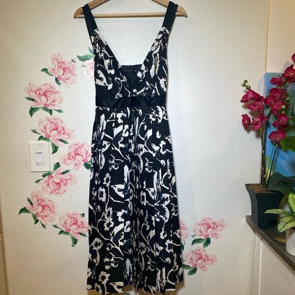 NEW WITH TAGS THE LIMITED FLORAL DRESS WOMANS black / white Blue SIZE 12 - Picture 4 of 10